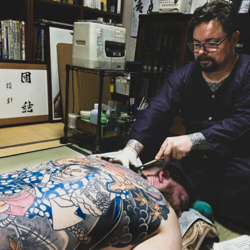 Tattooer in Japan with blue tradional garment